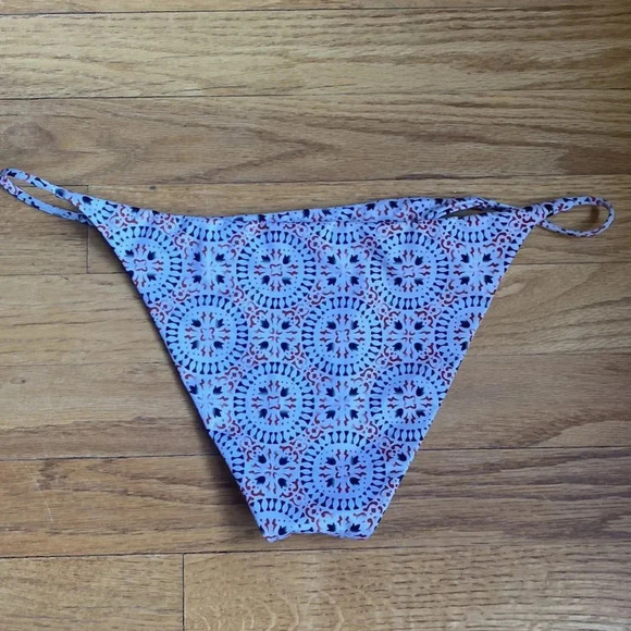 Skin by Same bikini bottoms sz L excellent pre owned condition - Picture 4 of 4